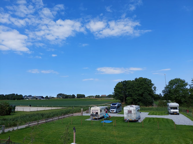 Camperplaats "oer de wjuk"