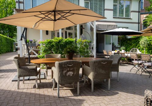 Zenzez Hotel & Lounge